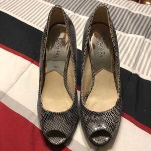 Michael Kors snakeskin peep toe heels - Size 8M